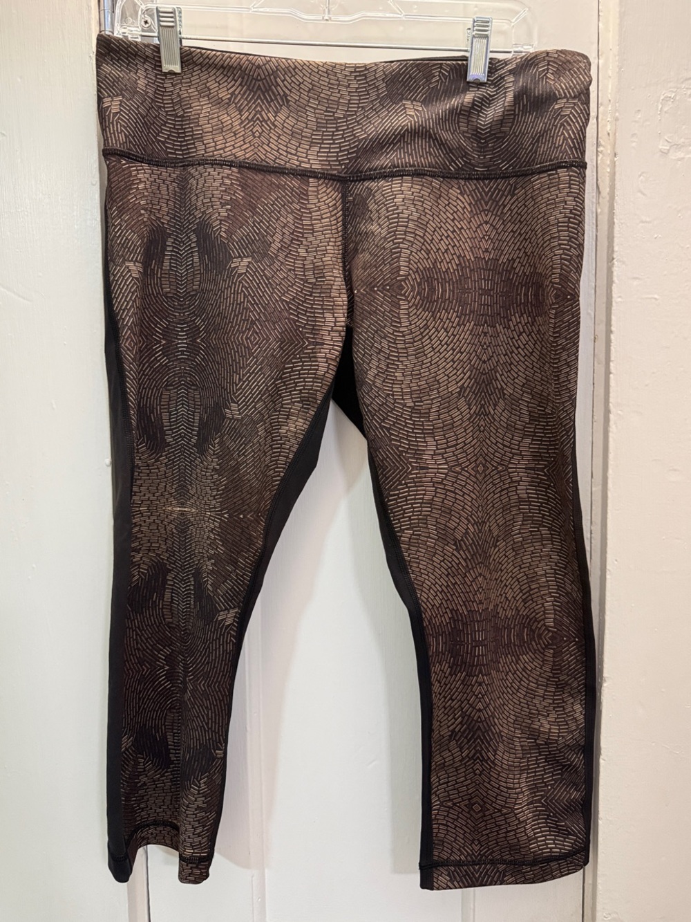 Lululemon Black & Brown Patterned Active Capri Leggings
